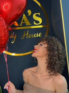 ბაბი კირკიტაძის შეცვლილმა იმიჯმა გამომწერები დააბნია - ნახეთ, რა სხვანაირია მომღერალი ახალ ფოტოებში