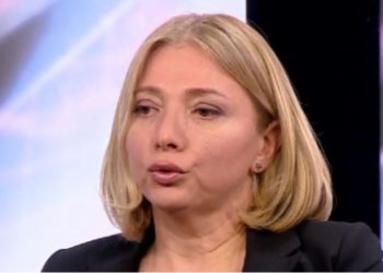 “რომ ყიდულობს ეს ხალხი ბინებს, რას ყიდულობს? დეველოპერები მოდიან ჩვენთან, ისეთი კვლევა დამიდე, ნაკლები დამიჯდესო; 22-სართულიან კორპუსს მიშენებენ სეისმური მონიტორინგის გვერდით, საფლავს აშენებენ ფაქტობრივად” – თეა გოდოლაძე სამშენებლო პოლიტიკის გამკაცრებას მოითხოვს