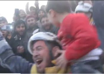 🎥 ვიდეო: ოჯახის 6 წევრი ნანგრევებიდან ცოცხალი ამოიყვანეს – ემოციური კადრები სირიიდან