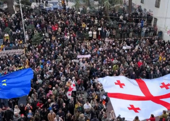 ამ წუთებში რუსთაველის მთავარი გამზირი გადაკეტილია – საპროტესტო აქციების მასშტაბები იზრდება