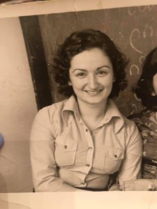 "დედა, მიყვარხარ" - თიკა ჯამბურია დედის ახალგაზრდობის ფოტოს აქვეყნებს