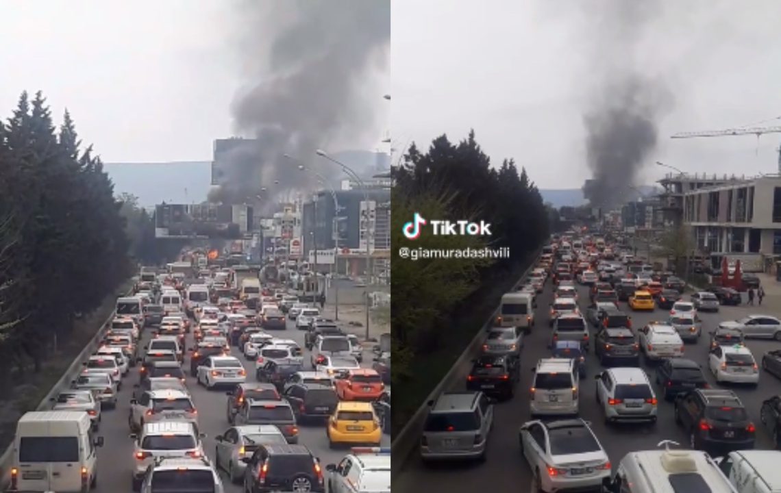 VIDEO: თბილისში სამარშრუტო ტაქსის ცეცხლი გაუჩნდა – კადრები ადგილიდან
