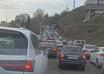 ქალაქი მთლიანად პარალიზებულია – რა ხდება ამ წუთებში საბურთალოზე