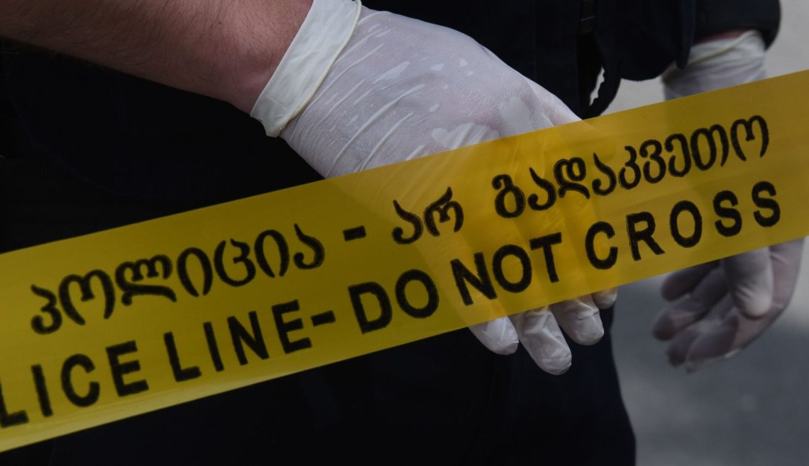 საზარელი მკვლელობა მუხიანში – ვინ დააკავა პოლიციამ ლიფტში გარდაცვლილი კაცის საქმეზე