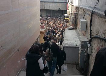 “სიცოცხლით სავსე ქალაქი VS ხალხით გადაჭედილი მეტროსადგურები” – რა ხდება ამ წუთებში მეტრო ახმეტელთან