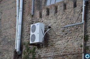 "ზოგჯერ მღვდლების კომფორტი ისტორიაზე უფრო მაღლაც დგას…" - რა ფოტოებს აქვეყნებს დომენიკ მანგო?