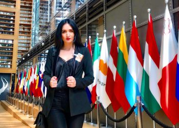 “მოვკვდი და თავიდან დავიბადე ეს ჩემი მეორე ” ნიახურივით” ცხოვრების პირველი დაბადებისდღეა” – ემიგრანტი ჟურნალისტის ემოციური პოსტი