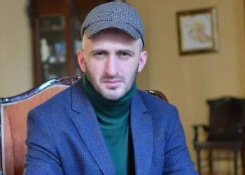 ღიმილით ვუმზერ მმართველი პარტიიდან ჩემი ბავშვობის მეგობრების უწყინარ დუმილს, გუშინ ჩემი მაქებარი პარლამენტარების მდუმარე თანხმობასვე, რომ ფაშისტი გესტაპო ვარ – რას წერს გიორგი კეკელიძე