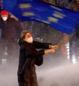 🎥 VIDEO: “საჯარო მოხელე ყოფილა, წარმოგიდგენიათ? ამ ქალის უკან ორმოცი საუკუნე დგას, ვაჟა-ფშაველა დგას; მედეა კოლხის შთამომავალია, ვინ მოერევა, იასონი?! თამარ მეფის ქვეყნიდან არის!“ - დათო ტურაშვილის ემოციური შეფასება