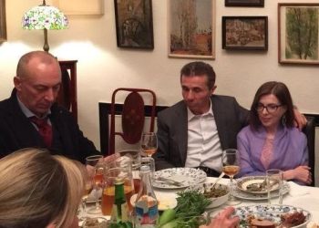 “სუფრაზე, ჭიქაში ჩამიგდო ახალი “მერსედესის” გასაღები” – რატომ ტირის ბიძინა ივანიშვილი ქეიფის დროს