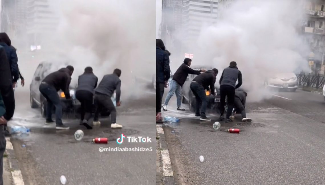 VIDEO: მანქანა შეიძლებოდა აფეთქებულიყო, მაგრამ არ შეუშინდნენ და… – ნახეთ, რა მოხდა ბათუმში, სადაც ავტომობილი ცეცხლში იყო გახვეული