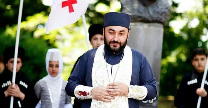 “ყველა შეჭირვებულს თითო პასკას და 5 სანთელს ვუყიდი“ – მამა ლევან ჯიქური