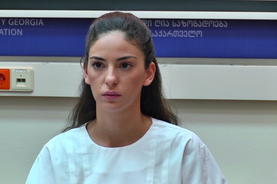 ხმამაღლა ვაცხადებ, თავს არ ვგრძნობ უსაფრთხოდ ჩემივე ქვეყანაში – თათია სამხარაძის განცხადებით, მას სახლთან სუს-ის ავტომობილი ჰყავს ჩასაფრებული