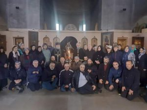 “ასე განდევნეს ახალგაზრდობა ტაძრებიდან” – რა ფოტოს აქვეყნებს დეკანოზი