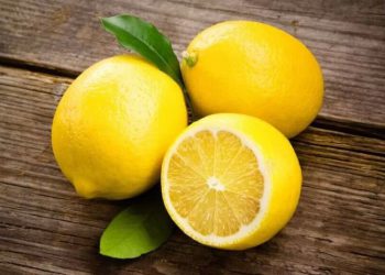 რა თვისებები გააჩნია ლიმონს და როგორ გავლენას ახდენს ჯანმრთელობაზე