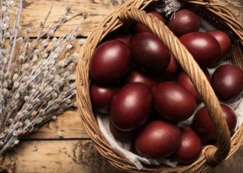 სანამ სააღდგომო კვერცხების ღებვას დაიწყებთ, ჯერ ამ რჩევებს გაეცანით – იდეალური ფერის ძველებური საიდუმლო