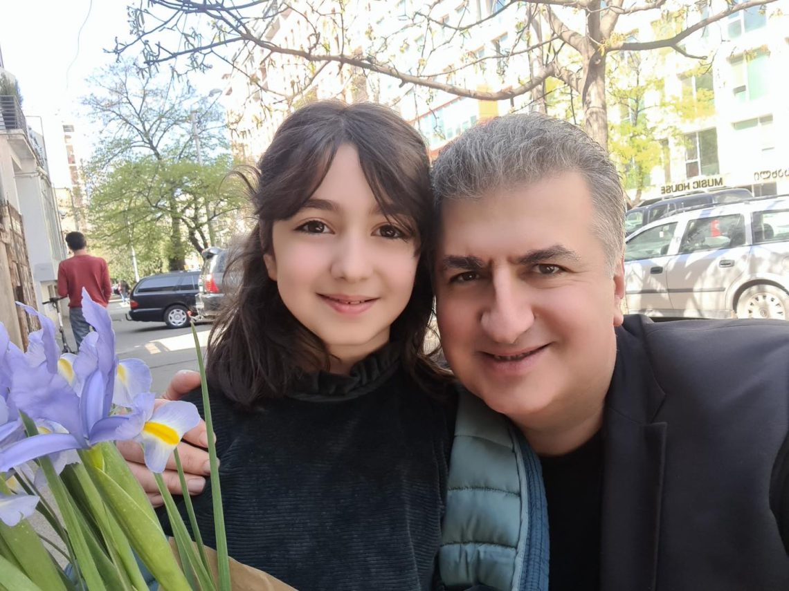 „დღეს ჩემს უსაყვარლეს მარიამს მნიშვნელოვანი დღე ჰქონდა. პირველი ღია კონცერტი „ნიჭიერთა ათწლედში“ – გია ბაღაშვილი შვილის წარმატებაზე