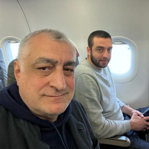 „უცებ პოლიციის 5 ოფიცერი წრეში გვიქცევს და... “ - რას წერს მამუკა ხაზარაძე