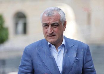 „უცებ პოლიციის 5 ოფიცერი წრეში გვიქცევს და… “ – რას წერს მამუკა ხაზარაძე