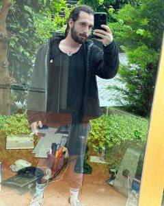 📷 PHOTO: "ქალებმა თმა ჩამიწნეს" - ნახეთ, რა ფოტოს აქვეყნებს დომენიკ მანგო