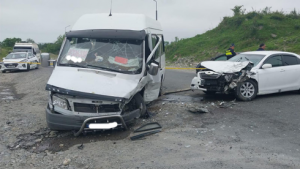 უმძიმესი ავარია ხელვაჩაურში - მიკროავტობუსი და ავტომობილი ერთმანეთს შეეჯახა, არიან დაშავებულები