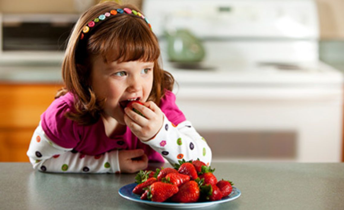 “8 ცალი მარწყვი C ვიტამინის დღიური დოზაა” – როგორ უნდა ამოიცნოთ უქიმიკატო მარწყვი და რომელი ასაკიდან მივცეთ ბავშვს