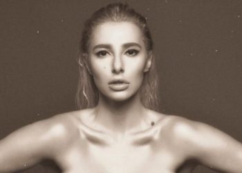 ნუკი კოშკელიშვილი წელს ზემოთ სრულიად გაშიშვლდა და ინტერნეტში ფოტოები გამოფინა – ნახეთ, რა რეაქცია ჰქონდათ გამომწერებს