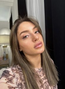 "საოცარი გოგო" - ევა ბარბაქაძე ახალ ფოტოებს აქვეყნებს