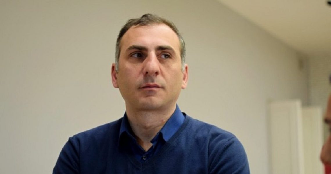 მგონი, მე და მამაჩემს არ გვაქვს “ქოლ ცენტრი“, თორემ დანარჩენი ყველა პენსიონერებს ატყავებდა – ალეკო ელისაშვილი