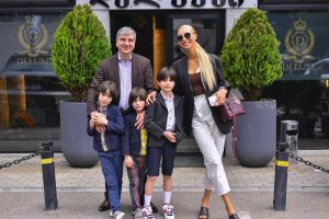 ხუთი შვილის დედა და სამი შვილიშვილის ბებია, რომელიც თავად 20 წლის გოგოს ჰგავს - როგორ ინარჩუნებს ლიკა შენგელია ახალგაზრდობას