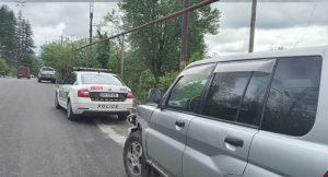 გურიაში პატრულის მანქანა საგზაო მშენებლობაზე დასაქმებულის ავტომობილს დაეჯახა
