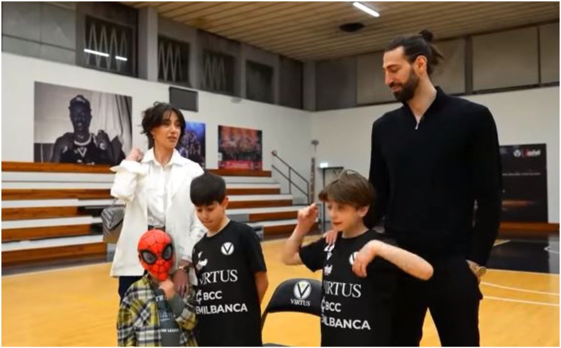 🎥 VIDEO: „სალომე ზაზას ბავშვის ნათლობაში გავიცანი“ – ვინ არის თორნიკე შენგელიას მეუღლე და როგორია მათი სიყვარულის ისტორია