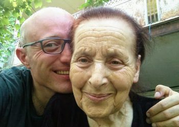 “სახლში ყაჩაღი შემოვიდა, რომელიც ჩემი ნორიკოს მოკვლას აპირებდა… მე ვყვიროდი, მაგრამ…” – რას წერს ნიკა ქავთარაძე ბებიაზე