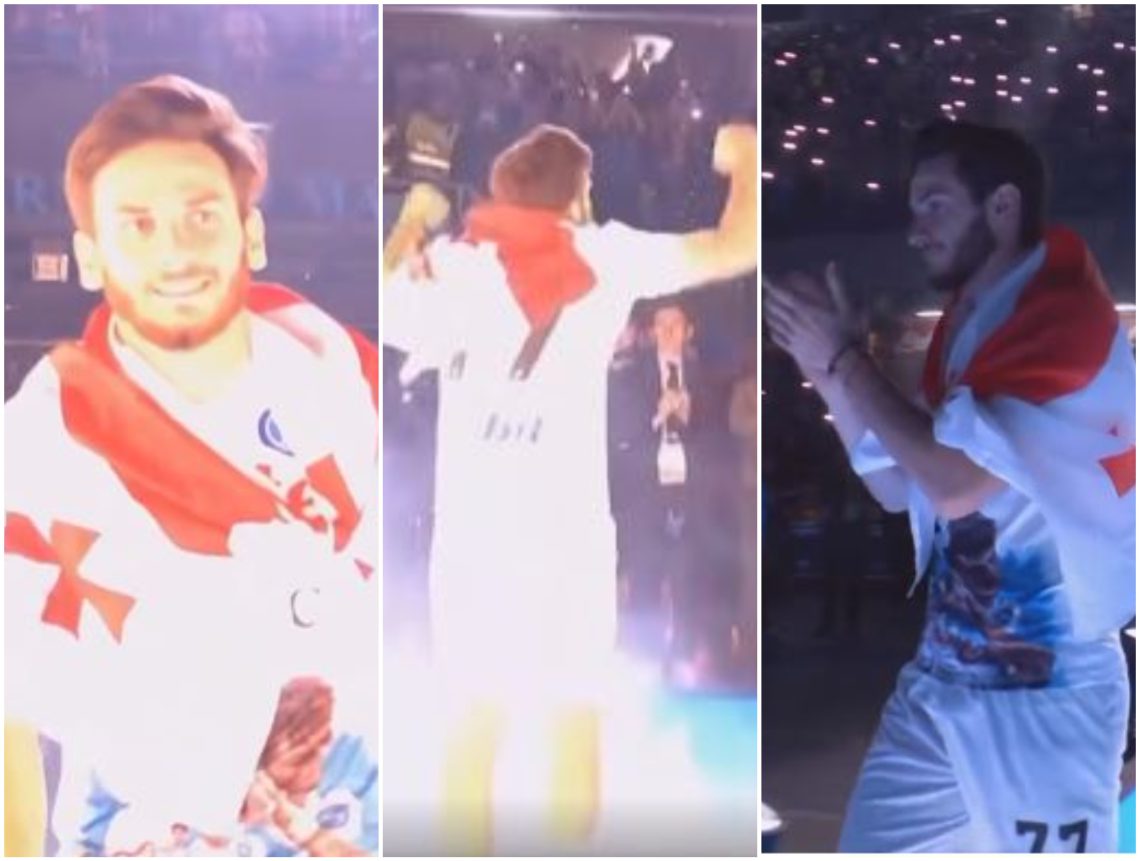 🎥 VIDEO: ხალხის ემოცია უსაზღვროა – ნახეთ, როგორ შეხვდნენ ხვიჩა კვარაცხელიას მარადონას სტადიონზე გამართულ საჩემპიონო აღლუმზე