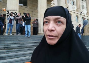 “მორწმუნეთა არმია, რომლებიც არა ქრისტესმიერ ეკლესიაში, არამედ ქრისტიანობის სახელით მოქმედ ნეო-საბჭოთა რელიგიურ ბორდელში ექაჩებიან პროდასავლურ ვექტორს” – რას წერს დედა სიდონია