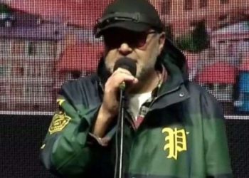 📷 PHOTO: “გაღატაკებული ხალხის მდიდარი მწყემსები” – რა ღირს საწვიმარი, რომელიც აქციაზე “უცნობს” ეცვა