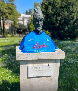 📷 PHOTO: კვარას ჩემპიონობას იტალიაში შოთა რუსთაველის ბიუსტიც „აღნიშნავს“