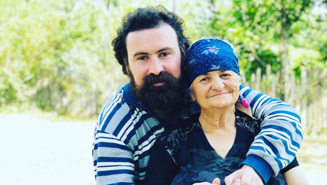 VIDEO: “უნდა დაიფასო, ბებო, შენი თავი” – რა რჩევა-დარიგებას აძლევს გივიკო დიდიას ბებია