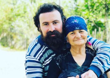 VIDEO: “უნდა დაიფასო, ბებო, შენი თავი” – რა რჩევა-დარიგებას აძლევს გივიკო დიდიას ბებია