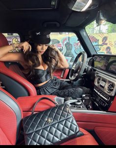 რა ფოტოებს აქვეყნებს შორენა ბეგაშვილი ახალთახალი ავტომობილიდან