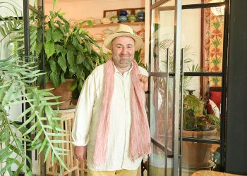 “შევკრავ წარბს და ზოგს კულტურულად და ზოგს არაკულტურულად გამოვემშვიდობები” – როგორ გაისტუმრა უარით რუსი წყვილი ზურა შევარდნაძემ