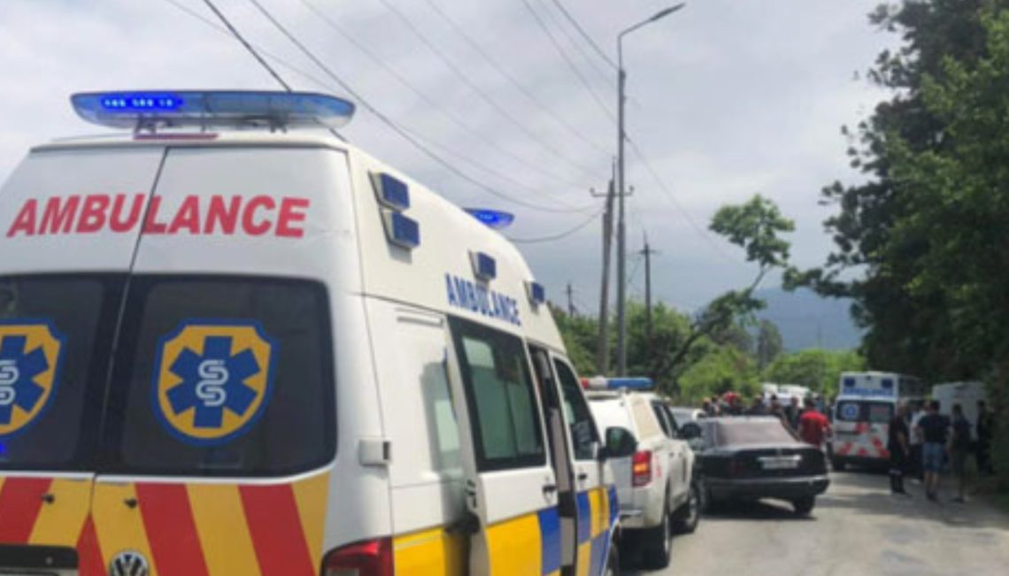 ავარია ქობულეთში – ორი ავტომობილი ერთმანეთს შეეჯახა, არიან დაშავებულები