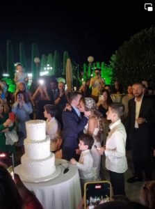 "ულამაზესი ტორტი და გაბრწყინებული პატარძალი" - კადრები თათია შარანგიას ქორწილიდან