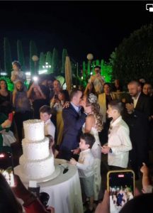 "ულამაზესი ტორტი და გაბრწყინებული პატარძალი" - კადრები თათია შარანგიას ქორწილიდან