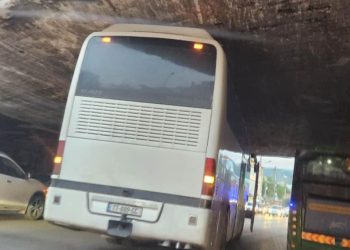ე.წ. მალაკნების ხიდის ქვეშ ავტობუსი გაიჭედა