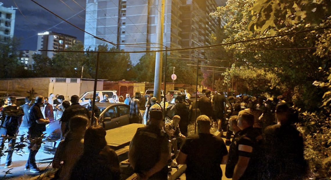 “პოლიცია გამოჩნდა ყველა ქუჩაში, სამაშველოები კორპუსის სახურავებზე იწყებენ ძებნას” – რა უახლესი ინფორმაცია ვრცელდება დიდი დიღმიდან