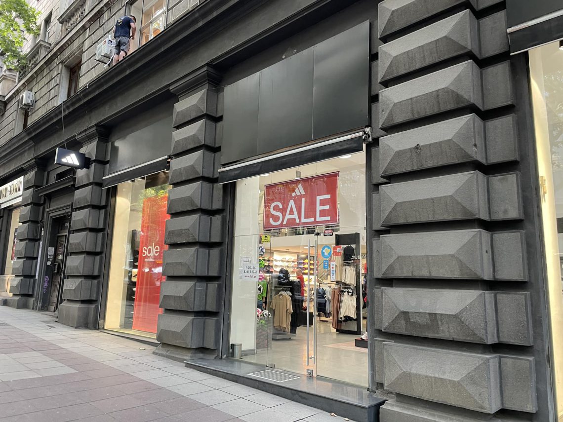 “ამ ფილიალში თუ მიბრძანდებით, ფასსაც რუსულად გეტყვიან და თქვენს გამოთქმულ პროტესტსაც აბუჩად აიგდებენ” – რა ხდება თბილისის ერთ-ერთ მაღაზიაში?