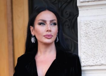 ლელა წურწუმიას სილამაზე გრანდიოზულმა სამკაულებმაც ვერ გადაფარა – ნახეთ მომღერლის ახალი ფოტოები