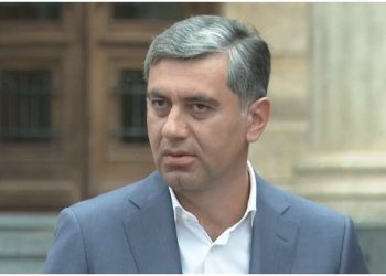 “თბილისში ერთი ცნობილი ადამიანის ბინა “გატყდა”, ბევრი რამ წაიღეს, აბა გამოიცანით…” – რას წერს ირაკლი ოქრუაშვილი