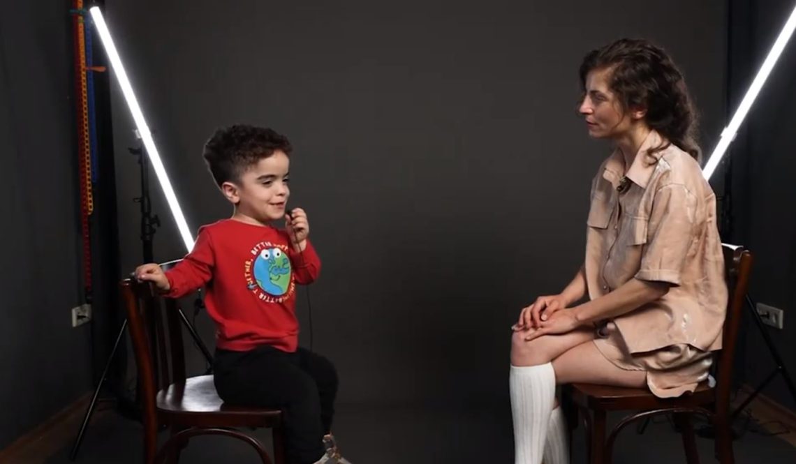 VIDEO: “პირველად როდის გაიგე აქონდროპლაზიაზე?” – უსაყვარლესი პეტრეს ინტერვიუ დედასთან